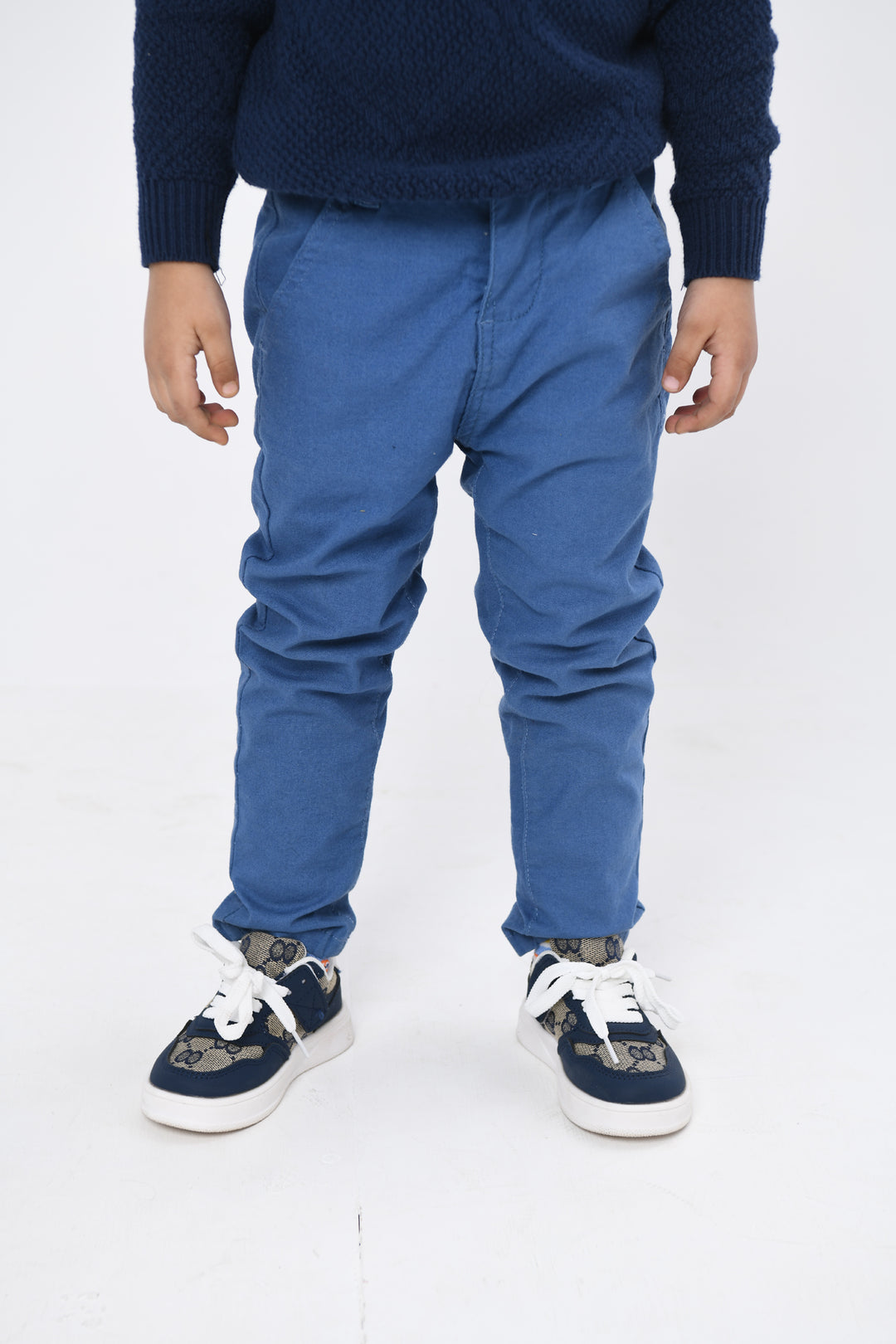 RELAXED TAPERED FIT PANTS