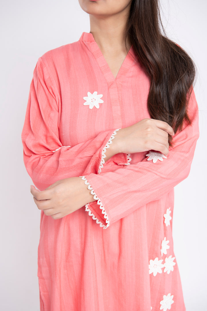 FLOWER PATCHED STRAIGHT SHIRT