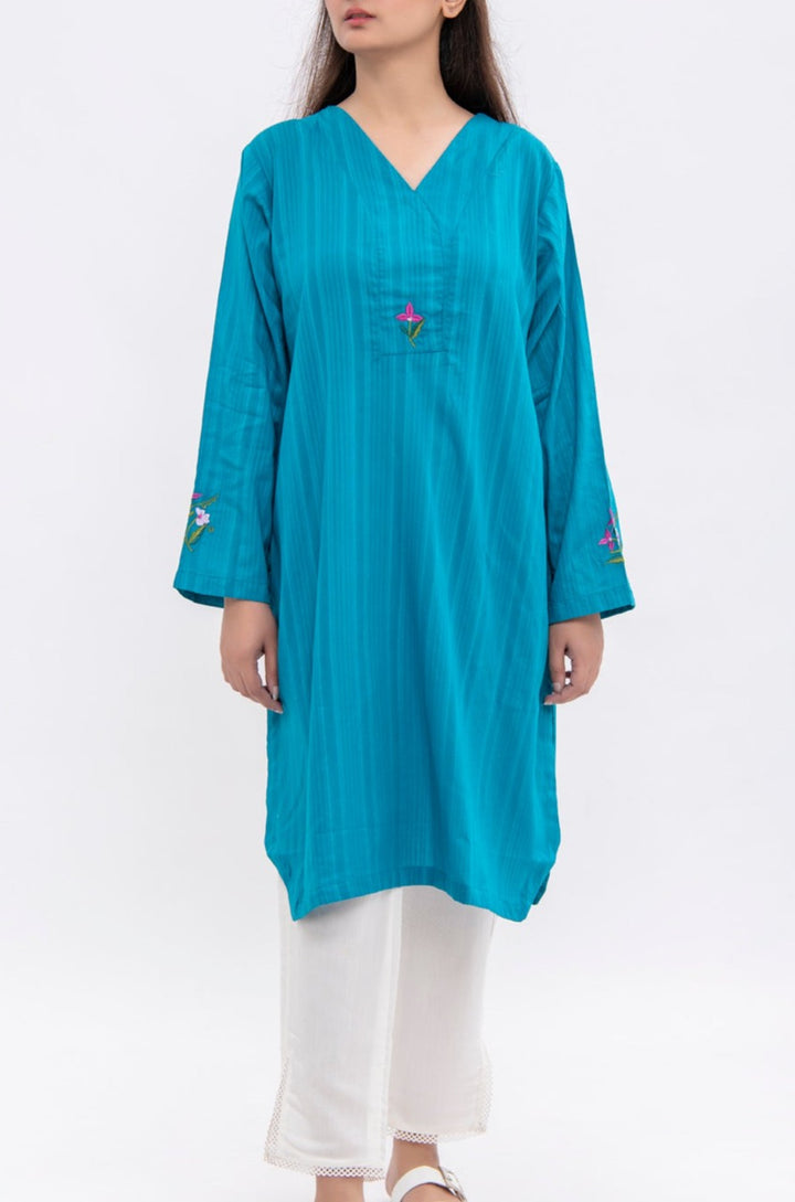 KURTA WITH EMBROIDERY DETAIL