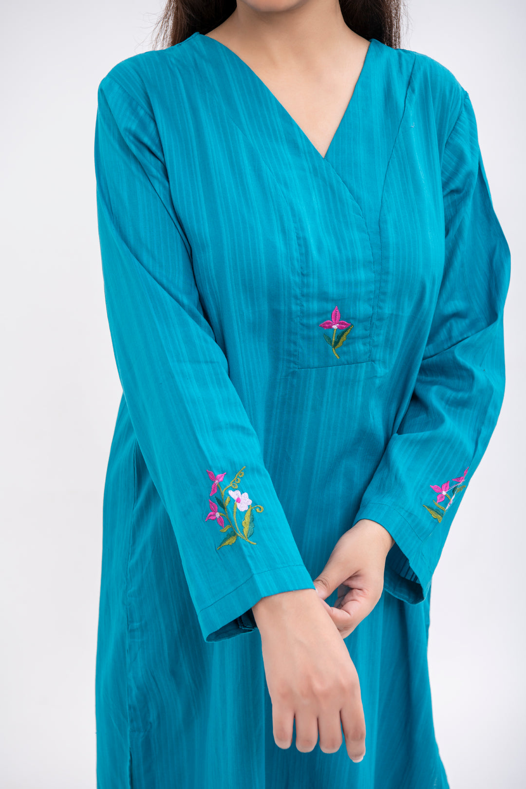 KURTA WITH EMBROIDERY DETAIL