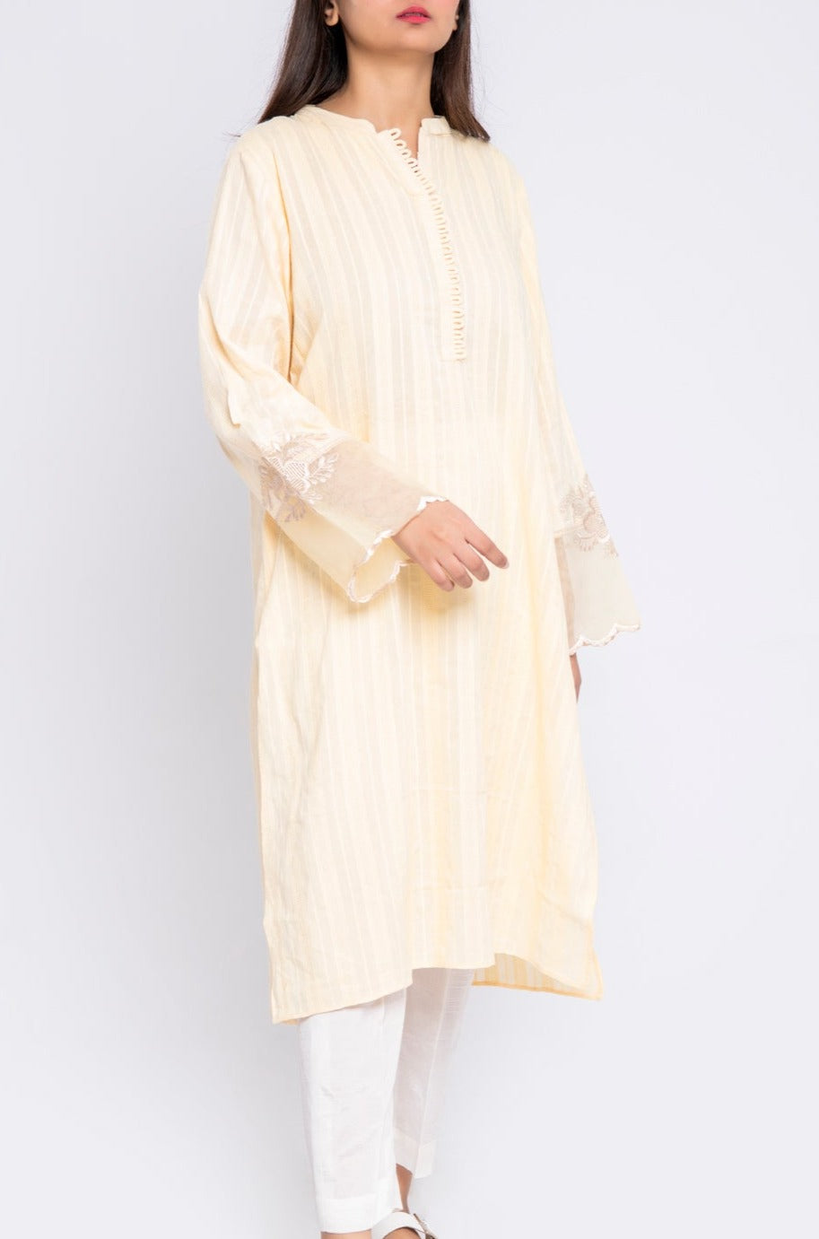 CK EMBROIDERED KURTA WITH SLEEVES