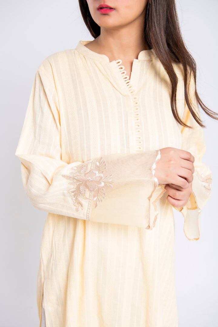 CK EMBROIDERED KURTA WITH SLEEVES