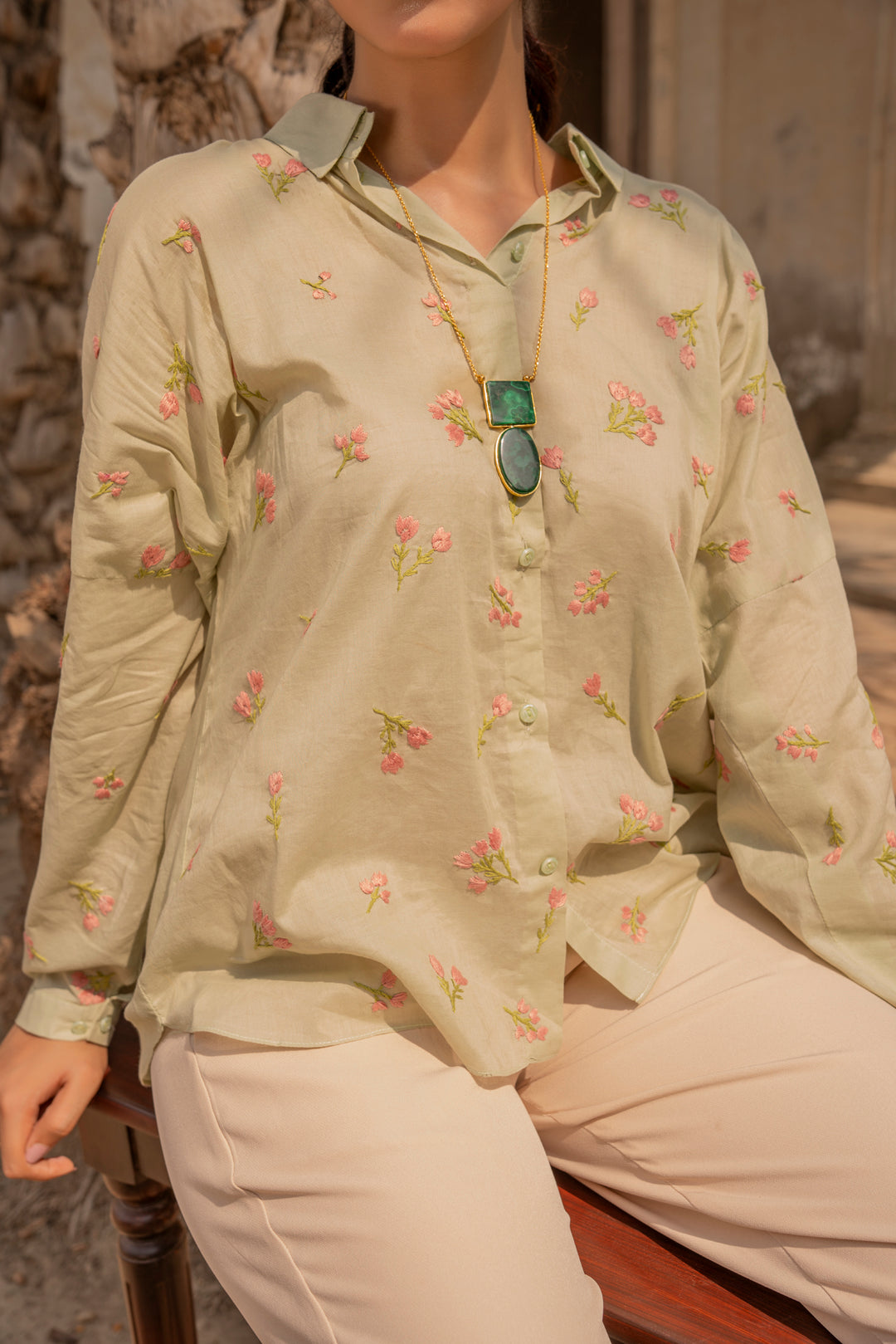 FLORAL EMBROIDERED BUTTON DOWN