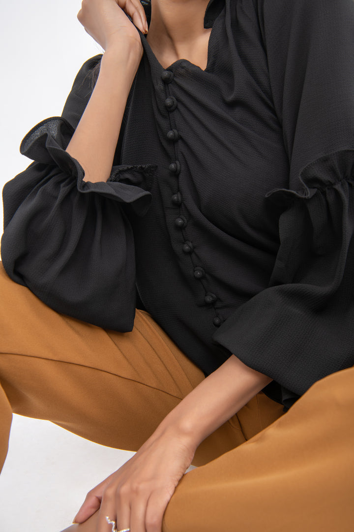 BUTTON DOWN TOP WITH RUFFLED SLEEVES